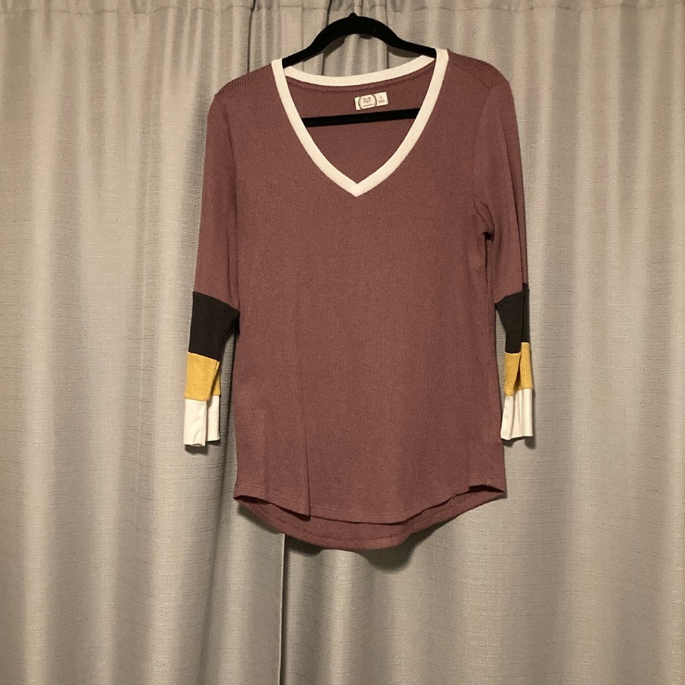 Dark pink 24/7 Maurices v-neck long sleeve in size small.